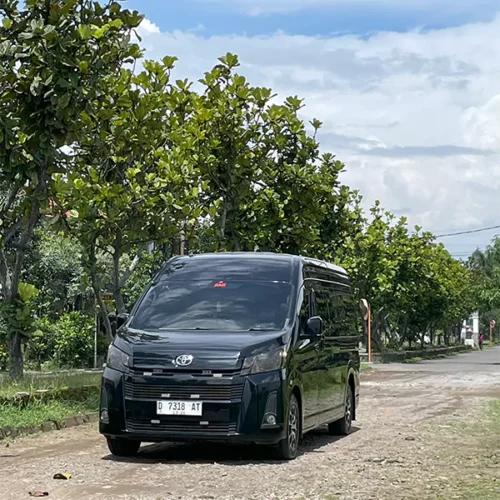 hiace-premio-luxury-10-seat-12-68b7e92983a39